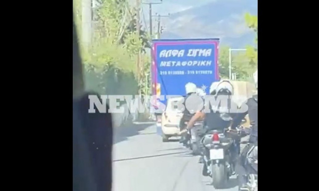 Βίντεο ντοκουμέντο από τη στιγμή που οι αστυνομικοί καταδιώκουν το όχημα στην Κηφισιά