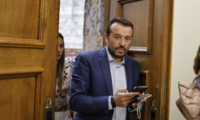 Νίκος Παππάς: Πήρε το γραφείο του αρχηγού της αξιωματικής αντιπολίτευσης στη Βουλή