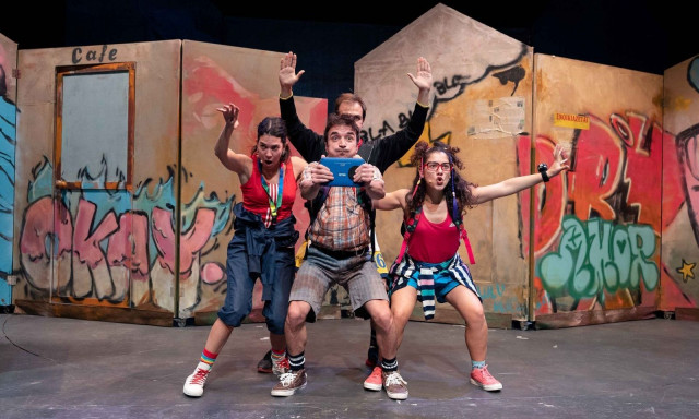 «Τζέλα, Λέλα, Κόρνας και… ο Κλεομένης»: Η Συντεχνία του Γέλιου επιστρέφει στο Σύγχρονο Θέατρο