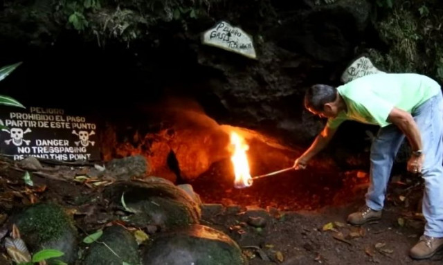 «Σπήλαιο του θανάτου»: Tο μέρος όπου δεν μπορεί να επιβιώσει τίποτα έχει γίνει τουριστική ατραξιόν