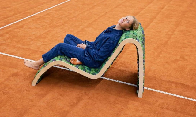 Συγκέντρωσε 1.800 μπαλάκια του τένις και έφτιαξε... έπιπλα