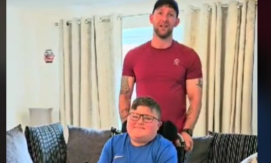 Ο 11χρονος που πάσχει από την ασθένεια «Benjamin Button» - γερνάει αντίστροφα