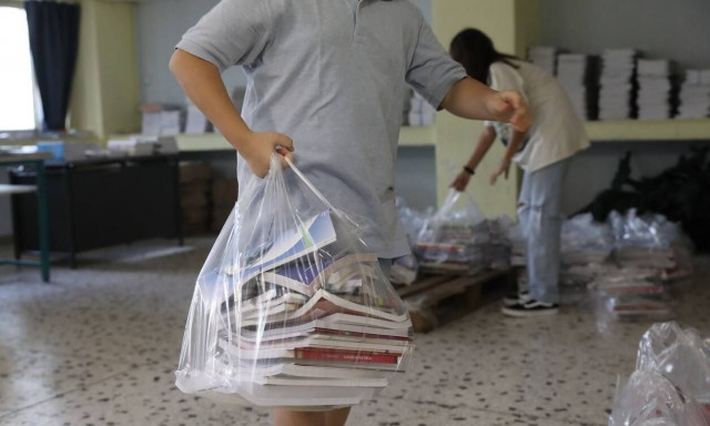 Σχολεία: Κινητά τέλος από σήμερα - Τι αλλάζει με το πρώτο κουδούνι