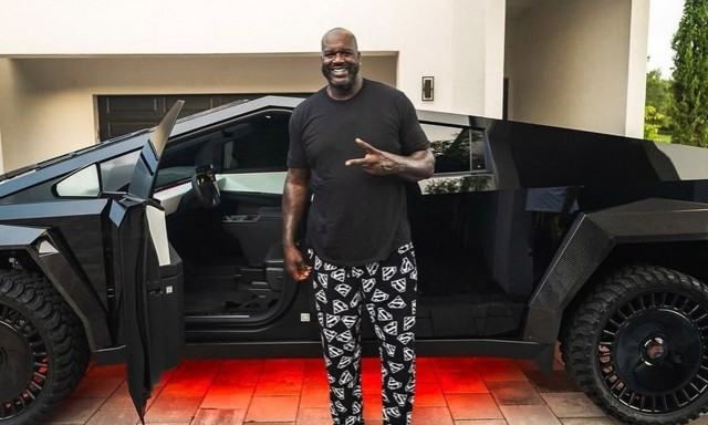 Ο Shaquille O'Neal παρέλαβε το σπέσιαλ Cybertruck του