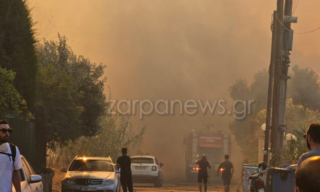 Χανιά: Μεγάλη φωτιά στον Πλατανιά – Καίει κοντά σε ξενοδοχεία, ήχησε το «112»