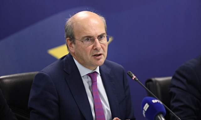 Χατζηδάκης: Δεν θα ισχύει για πάντα το τεκμαρτό εισόδημα στους ελεύθερους επαγγελματίες