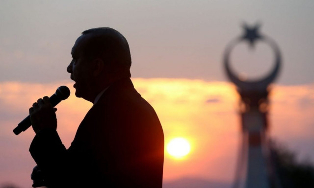 «Κωλοτούμπα»... Ερντογάν; Καλεί τη Ρωσία να επιστρέψει την Κριμαία στην Ουκρανία