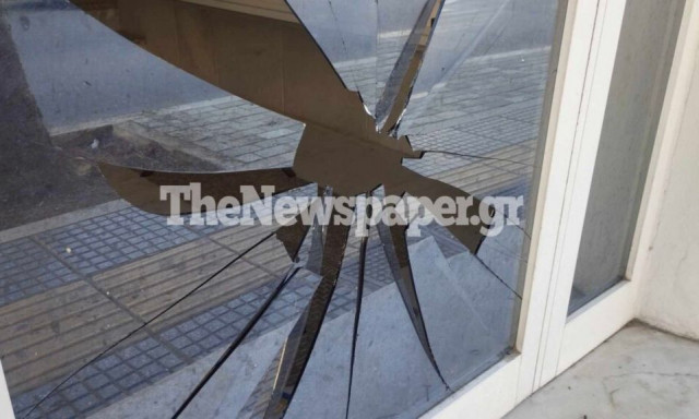 Άγριο ξύλο μεταξύ ζευγαριού στο κέντρο του Βόλου – Έσπασαν τζαμαρία