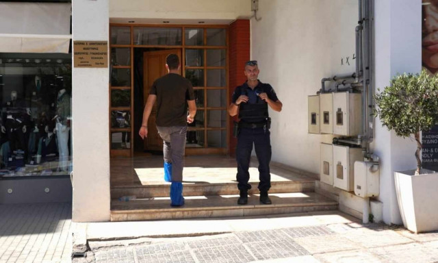 Δολοφονία στη Νέα Σμύρνη: Αδύνατη η επικοινωνία των αστυνομικών με την αδερφή του θύματος