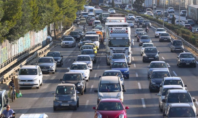 Κηφισός: Τροχαίο ατύχημα με φορτηγό - Προβλήματα στην κυκλοφορία