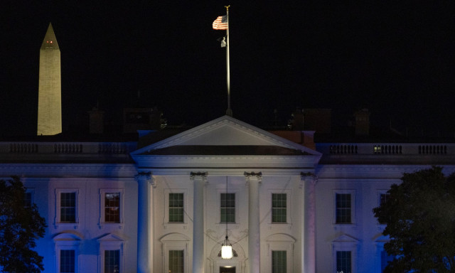 ΗΠΑ: «Όλες οι επιλογές είναι στο τραπέζι» για το Ιράν, προειδοποιεί ο Λευκός Οίκος