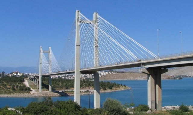 Τροχαίο στην Υψηλή Γέφυρα της Χαλκίδας - Ουρές από την κίνηση μέχρι το Σχηματάρι