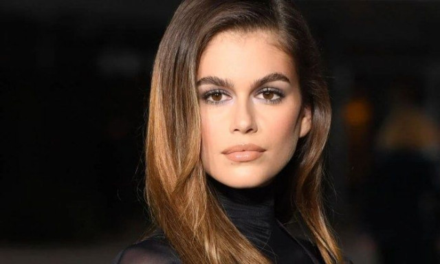 Σίντι Κρόφορντ: Η κόρη της αναδημιούργησε την κλασική εμφάνιση της στην τελετή των Όσκαρ το 1993