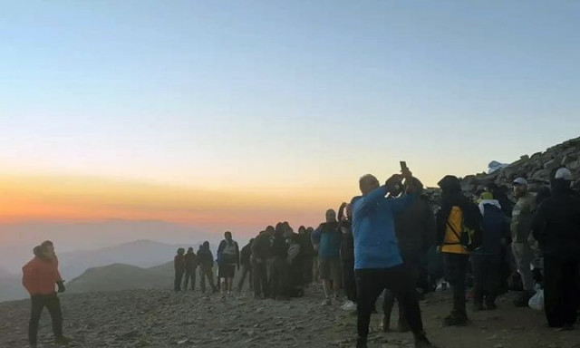 Πιστοί ανέβηκαν και φέτος στον Ψηλορείτη για τον Τίμιο Σταυρό