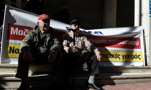 Χιλιάδες συνταξιούχοι κινδυνεύουν με μείωση των συντάξεων λόγω... αύξησής τους - Ποιους αφορά