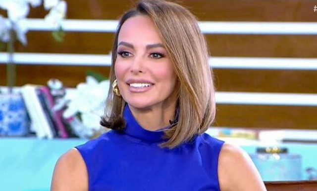 Η απάντηση της Μπέττυς Μαγγίρα στο «καμάκι» που δέχτηκε ενώ περίμενε στο φανάρι