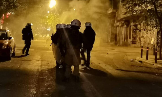 Επίθεση με μολότοφ σε αστυνομικούς: 23 προσαγωγές