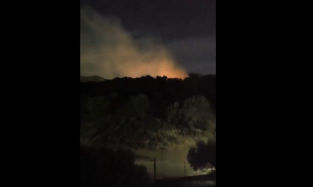 Φωτιά στην Κερατέα, κλειστό ρεύμα της Λεωφόρου Λαυρίου