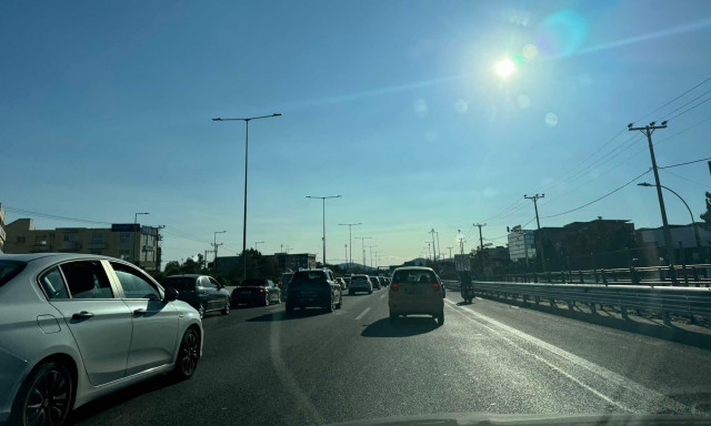 Κίνηση τώρα: Στο «κόκκινο» η εθνική οδός Αθηνών – Λαμίας