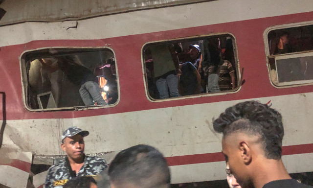 Αίγυπτος: Αυξάνεται ο αριθμός των νεκρών και των τραυματιών από την σύγκρουση τρένων