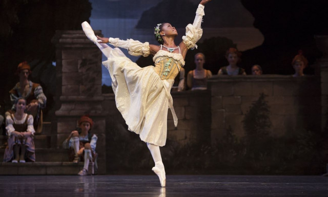 Mικαέλα ντε Πρινς: O μυστηριώδης θάνατος της διάσημης μπαλαρίνας - Tην έλεγαν «παιδί του διαβόλου»