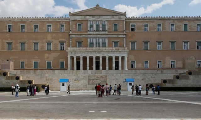 Συναγερμός στην ΕΛΑΣ για παρατημένο σακίδιο σε ποδήλατο στο Σύνταγμα