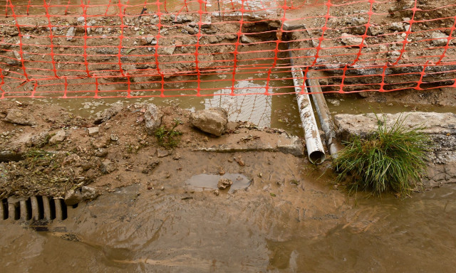 Μετρούν πληγές στο κέντρο της Αθήνας μετά την κακοκαιρία «Atena»