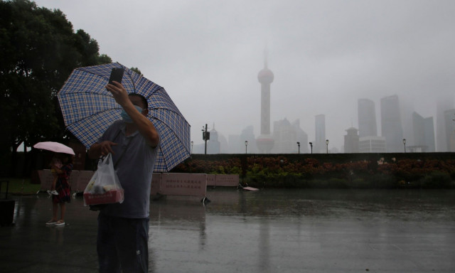 Κίνα: Έφτασε στη Σαγκάη ο τυφώνας Μπεμπίνκα