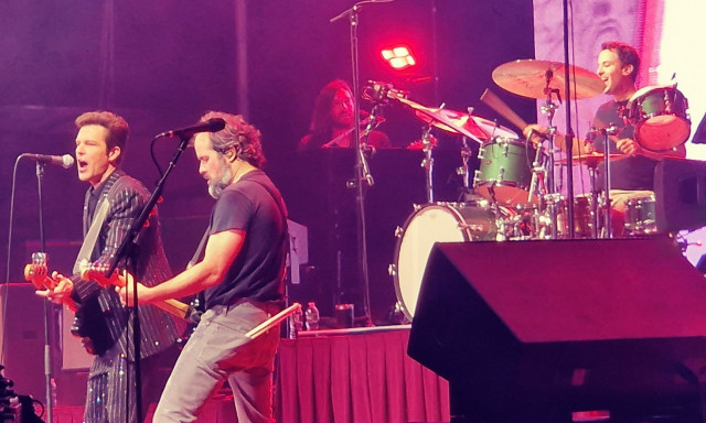 The Killers: Τίμησαν τους Beatles παίζοντας ζωντανά το «I want to hold your hand»