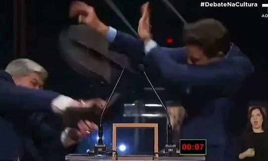 Βραζιλία: Χαμός σε debate - Υποψήφιος δήμαρχος χτύπησε με καρέκλα τον πολιτικό του αντίπαλο