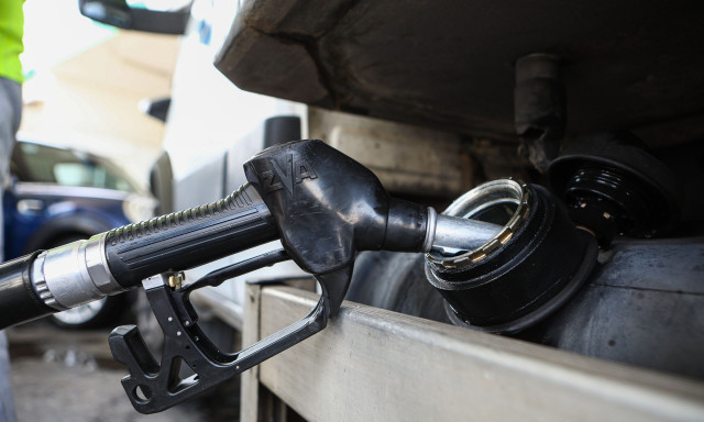 Κέρκυρα: Κομπίνα σε πρατήριο καυσίμων – Χρεώνει το πούλμαν αλλά γεμίζει… μπετόνι με βενζίνη