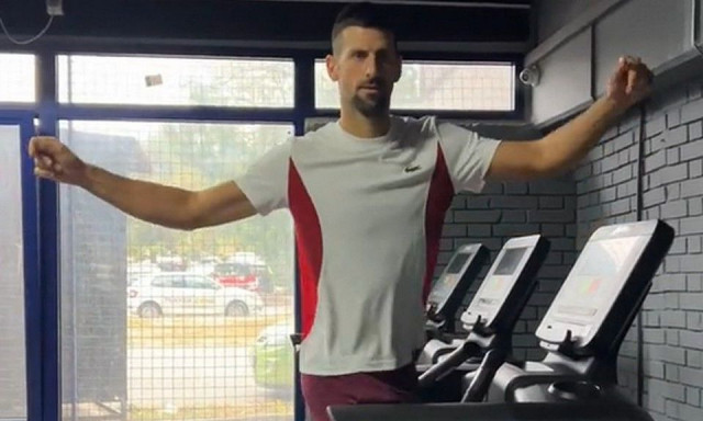 Λάτρης της Ελλάδας ο Τζόκοβιτς - Χορεύει συρτάκι σε διάδρομο γυμναστικής