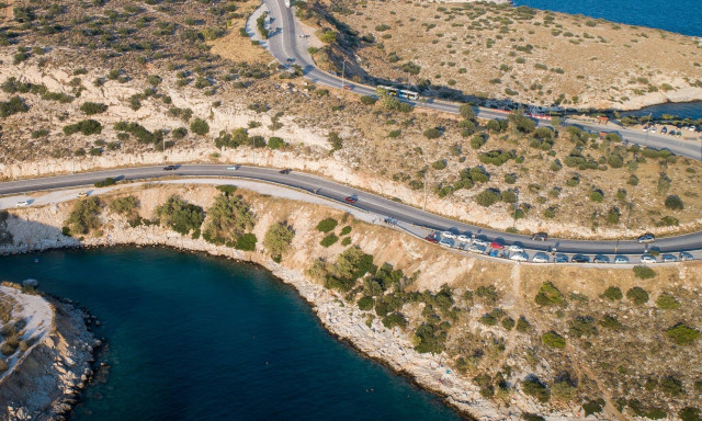 14 νεαροί στην «τσιμπίδα» της ΕΛ.ΑΣ: Οδηγούσαν χωρίς άδεια οδήγησης στα «λιμανάκια» και στο Σύνταγμα