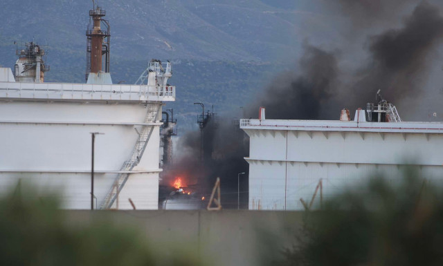 Motor OIL: «Ευτυχώς φορούσα τη στολή μου, αλλιώς θα καιγόμουν», λέει εργαζόμενος