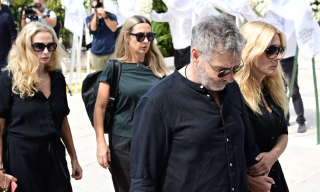 Ντίνος Καρύδης: Τραγική φιγούρα η Τζούλια Αργυροπούλου στην κηδεία του