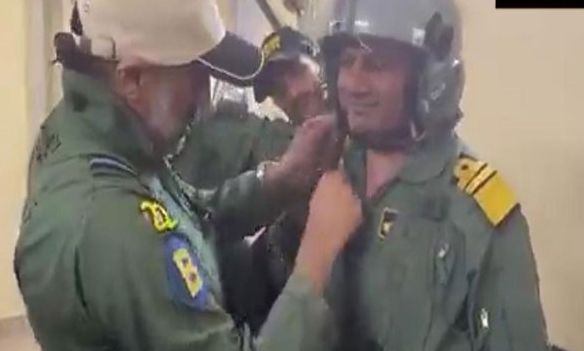 Πτήση από κορυφαίους Ινδούς αξιωματούχους άμυνας στο Tejas