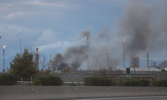 Φωτιά στις εγκαταστάσεις της Motor Oil - Μεγάλη κινητοποίηση της Πυροσβεστικής, ήχησε το 112