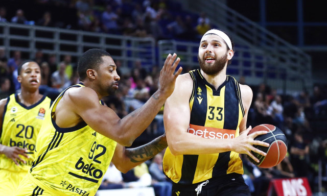 ΑΕΚ – Φενέρμπαχτσε 75-85: Ήττα με θετικό πρόσημο! | Ολιγόλεπτη διακοπή λόγω… Τσαρούχα