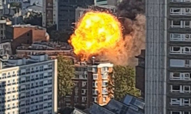 Γαλλία: Διπλή έκρηξη συγκλόνισε το Παρίσι - Φλέγεται κτήριο