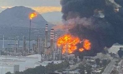 Φωτιά στη Motor Oil: Διακόπτονται τα δρομολόγια από τον ΟΣΕ στην Κόρινθο