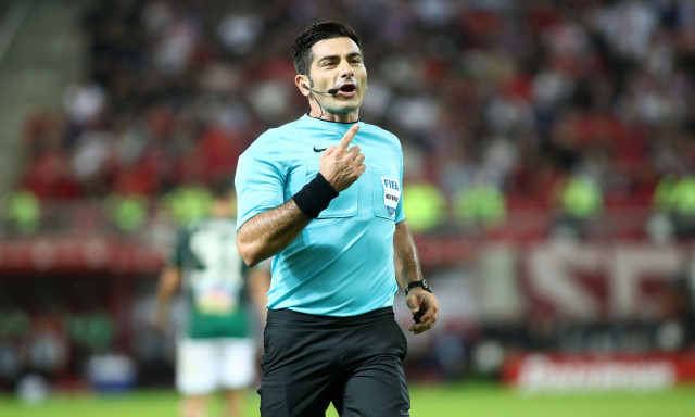 Super League: Ανατροπή με τον διαιτητή Άρης - Ολυμπιακός | Αλλάζει τον Μαρέσκα η ΚΕΔ