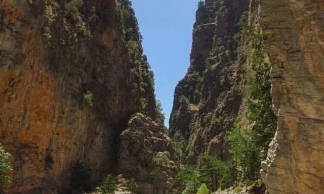 Γκανάς στο Newsbomb.gr: Η έντονη βροχόπτωση προκάλεσε την πτώση του βράχου