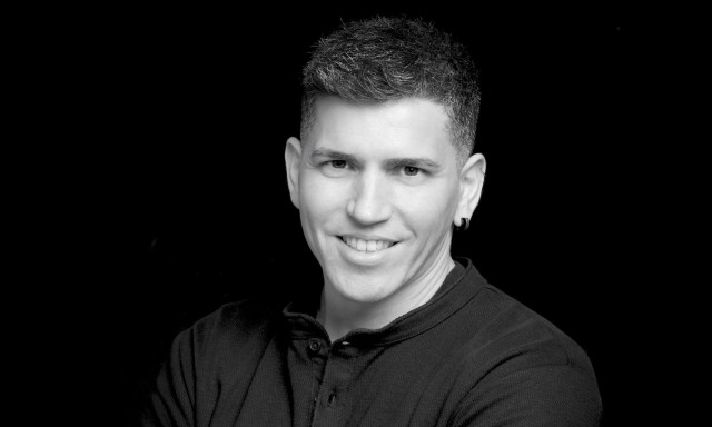 Θοδωρής Νικολάου: «Θαυμάζω τους καλλιτέχνες που δεν εφησυχάζουν από μία επιτυχία»