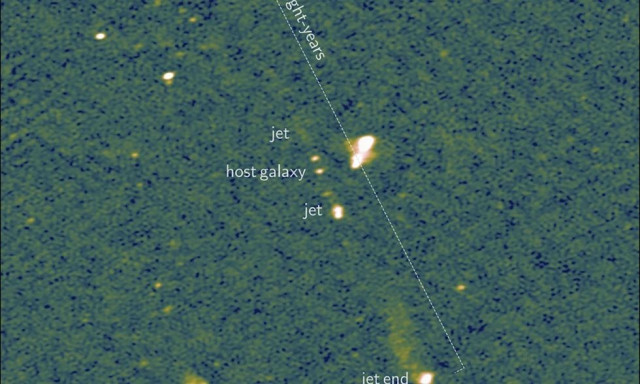 Επιστήμονες εντόπισαν το μακρύτερο ζεύγος τζετ που προέρχονται από μια τεράστια μαύρη τρύπα