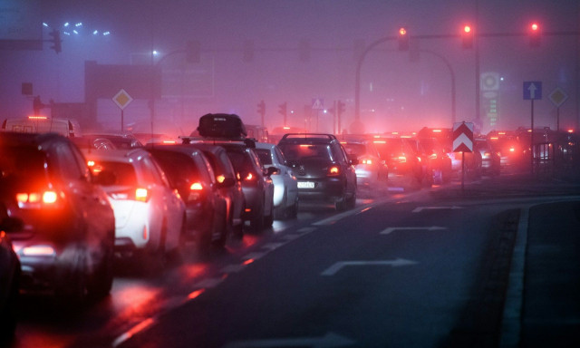 Προβληματισμός στις ευρωπαϊκές αυτοκινητοβιομηχανίες για τα αυστηρότερα πρότυπα ρύπων του 2025