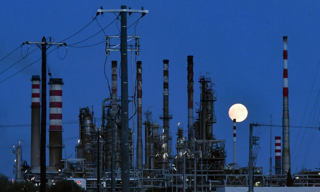 Στα ύψη οι τιμές του πετρελαίου μετά την επίθεση του Ισραήλ στο Ιράν - Αναταραχή στις αγορές