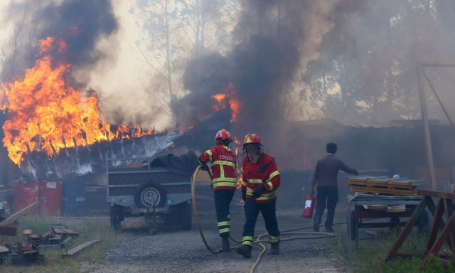 Κόλαση φωτιάς στην Πορτογαλία: Eπτά νεκροί και 50 τραυματίες - Δεκάδες πύρινες εστίες σε όλη τη χώρα