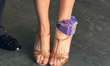 Στο Dancing with the Stars με «βραχιολάκι επιτήρησης» καταδικασμένη απατεώνας