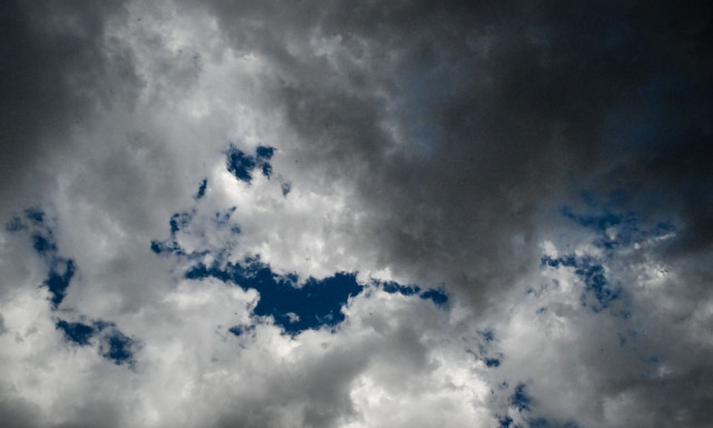 Άνοιξαν οι ουρανοί στην Αθήνα: Πώς θα εξελιχθεί το φαινόμενο;