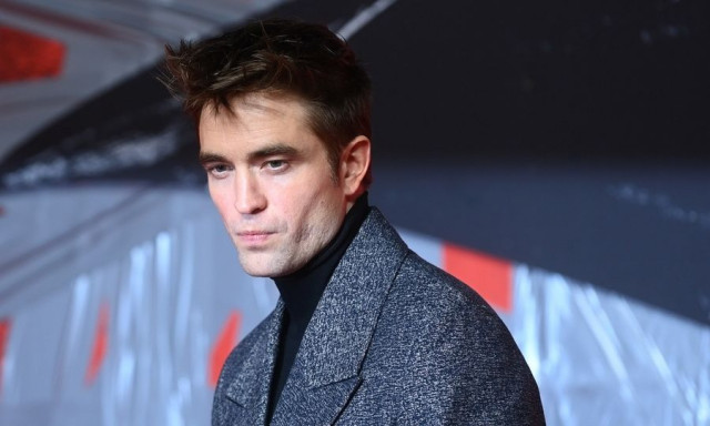 Ο Μπονγκ Τζουν-χο επιστρέφει με τον Ρόμπερτ Πάτινσον στο «Mickey 17» - Δείτε το τρέιλερ